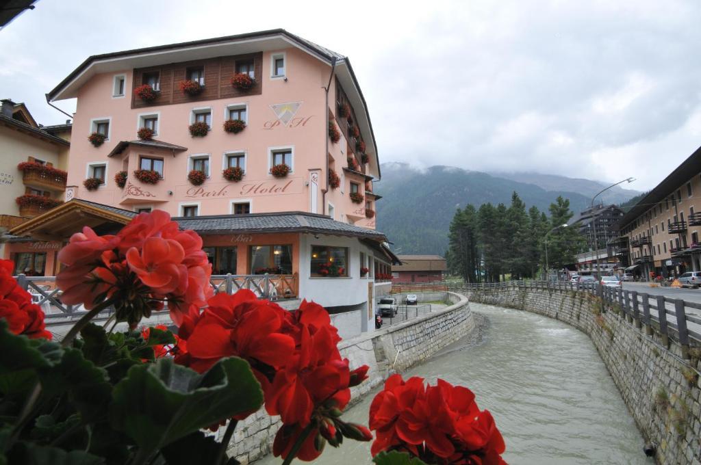 Park Hotel Санта-Катерина-Вальфурва Екстер'єр фото